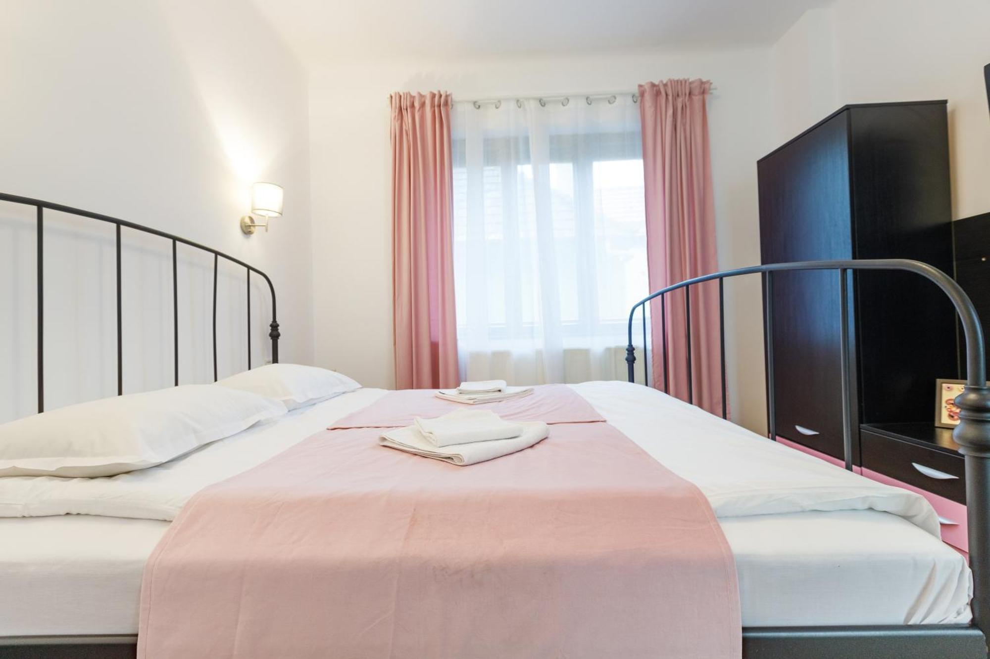 Apartament Modern Braşov Esterno foto